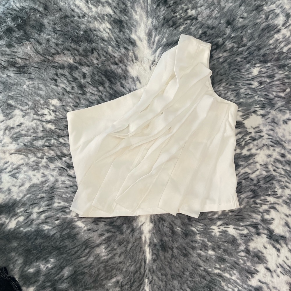 One shoulder top